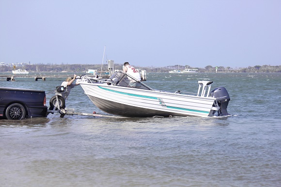 buying a boat trailer